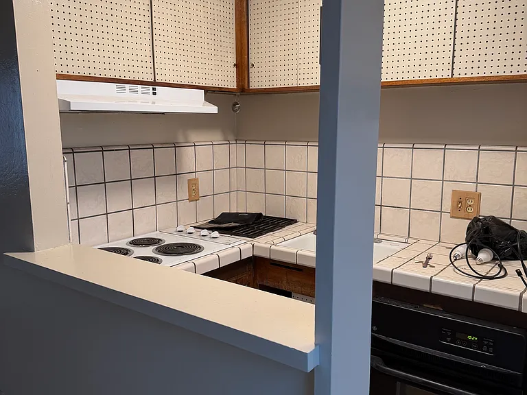 2406 G St — Photo 2