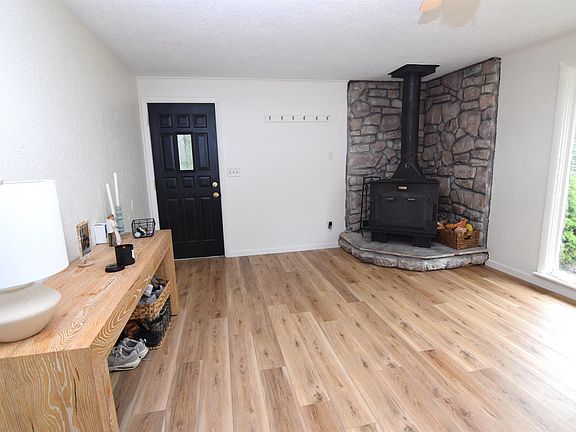 4th image of 700 W Annie Dr