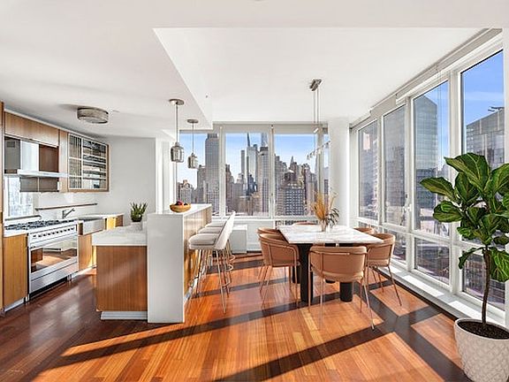 5th image of 60 Riverside Blvd APT 3004