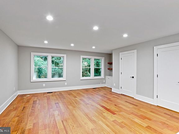 5th image of 9585 Blake Park Ct