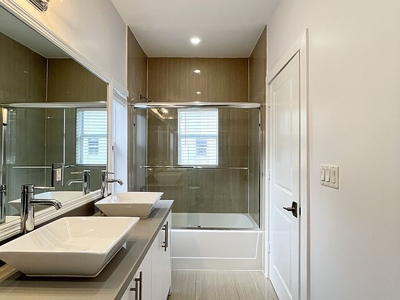 4th image of 430 SE 16th St #1