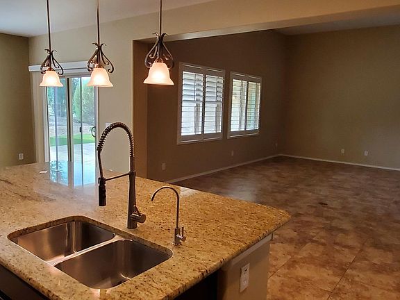 5th image of 42793 W Kingfisher Dr