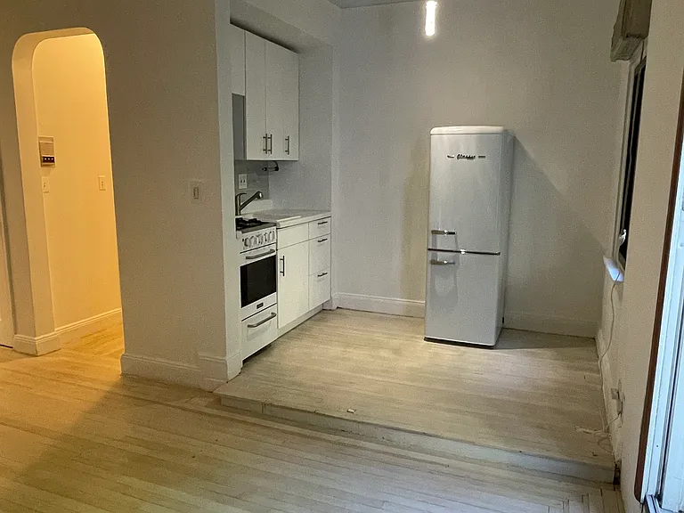 126 E 30th St #2D — Photo 18