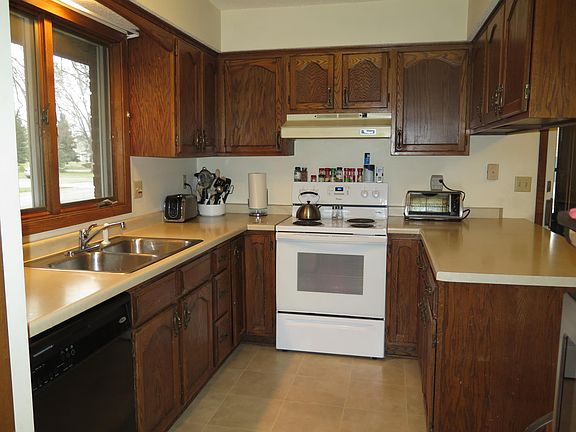 Kitchen here, there's also a dining space big enough for 4-6