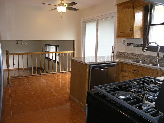 5th image of 7 Lakewood Ct