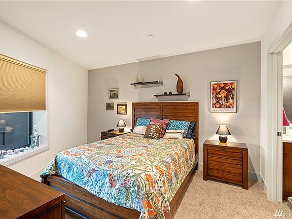 3rd image of 9123 NE Juanita Dr #101