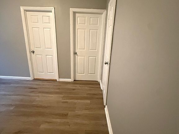 5th image of 327 Danforth Ave APT 4