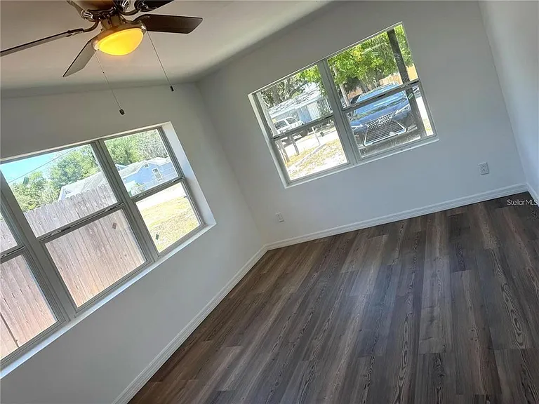 1539 Roselawn St SW — Photo 9