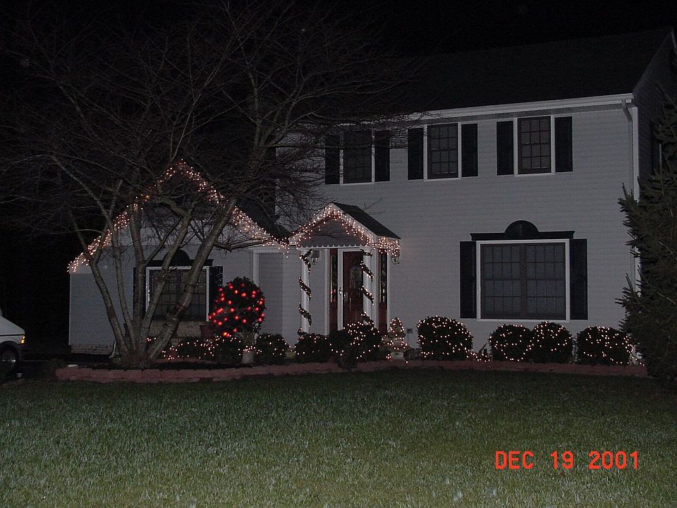 Street / Curbside View
