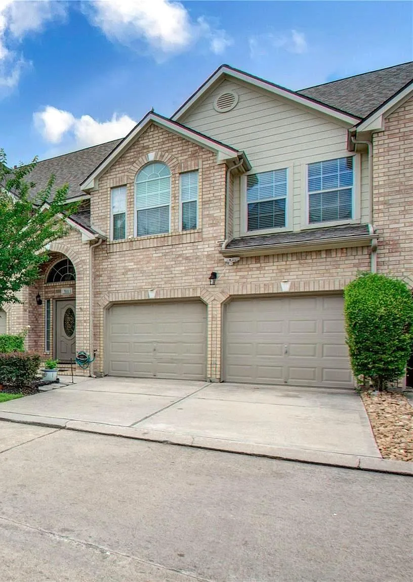 3 bed, 2.5 bath, 2132 sqft, $2,400 — Photo 3