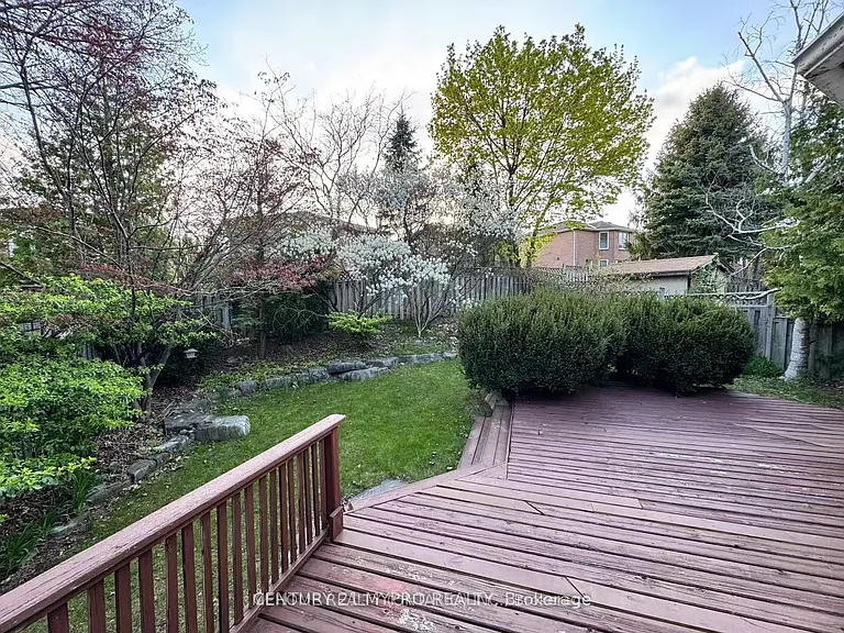 46 Cranleigh Dr — Photo 15