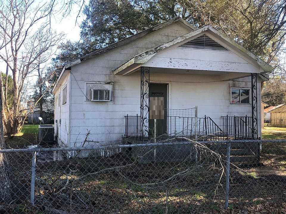 2nd image of 121 S Gum St