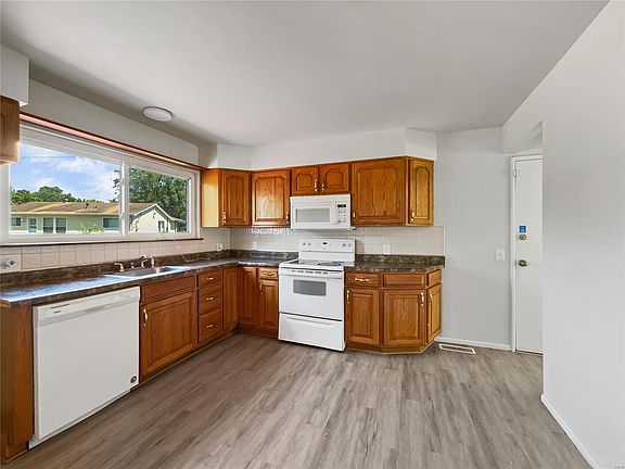 5th image of 2435 Dresden Dr