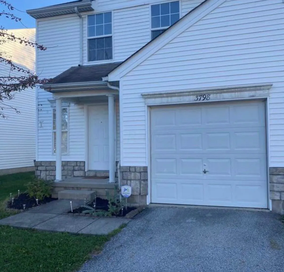 3 bed, 1.5 bath, 1800 sqft, $2,000 — Photo 1