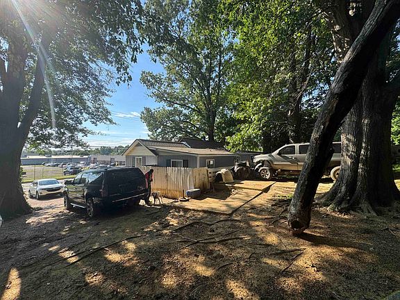 4th image of 2166 Thomas Rd