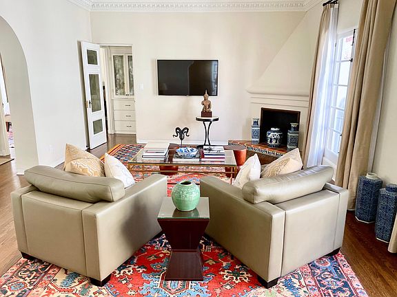 4th image of 1332 N Harper Ave #216