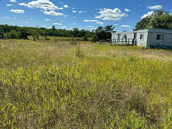 4th image of 22315 Daisy Rd