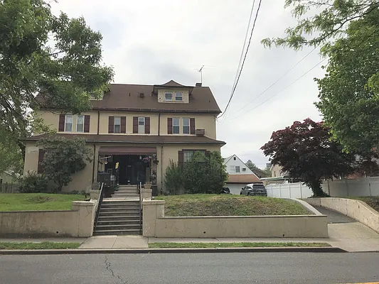 Rented by MTY Group, Inc | media 35