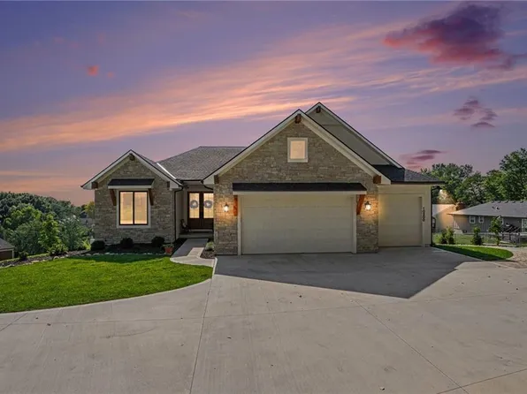 10200 River Hills Dr, Kansas City, MO 64152
