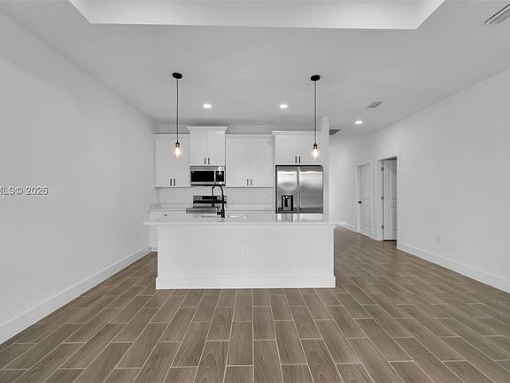 3rd image of 330 Gordon Ave S #330