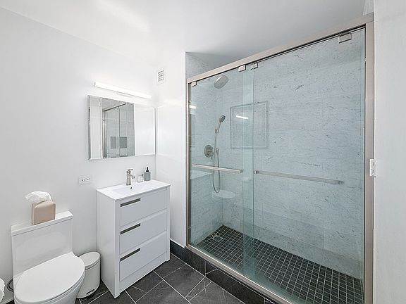 5th image of 531 Main St APT 310