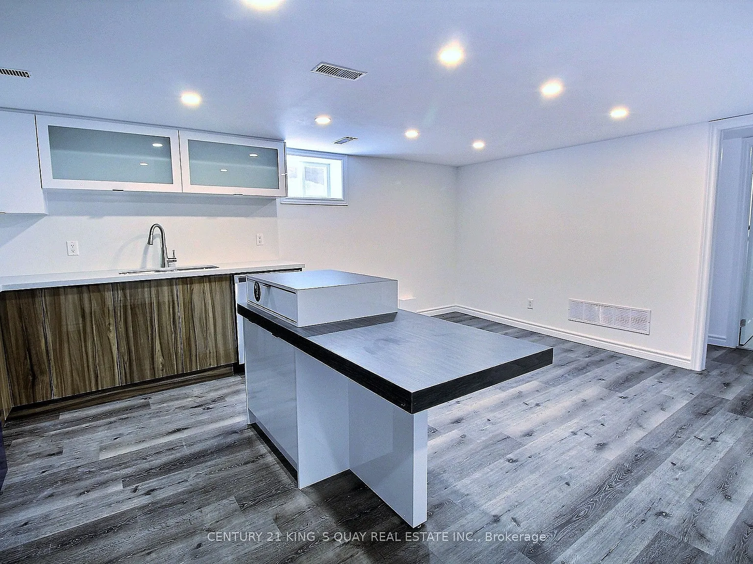 2 bed, $1,900 — Photo 4