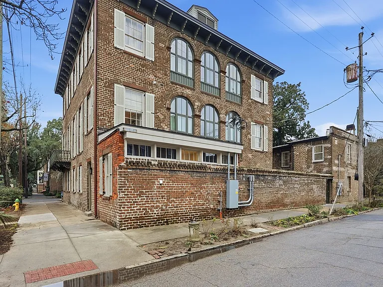 124 E McDonough St — Photo 8