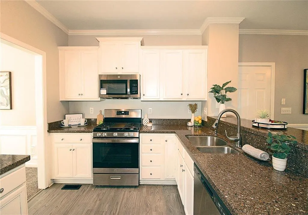 5 bed, 3.5 bath, 3174 sqft, $3,000 — Photo 4