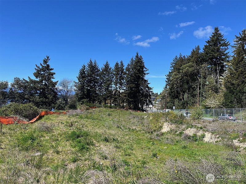 3rd image of 1943 Wheaton Way