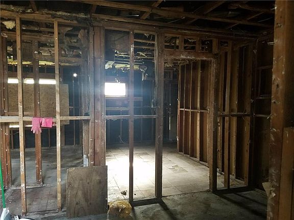 4th image of 756 Clearwood Dr