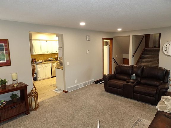3rd image of 601 Iowa Ave SW