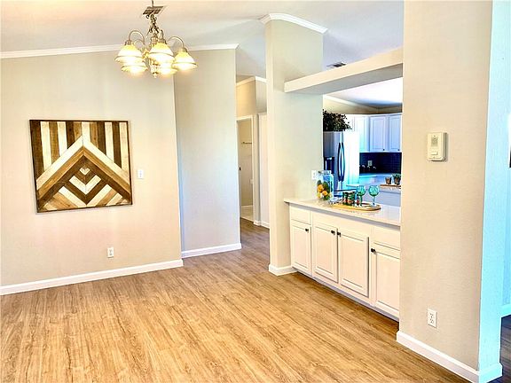 2nd image of 1720 Thousand Oaks Trl