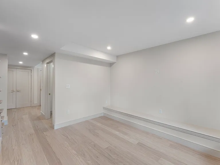 142 Metropolitan #B — Photo 16