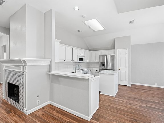 4th image of 1202 Defford Ln