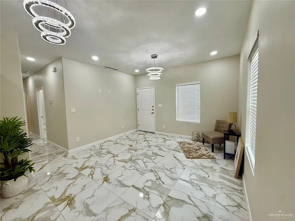 3 bed, 2.0 bath, 1000 sqft, $1,350 — Photo 3