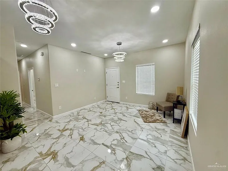 501 N Onyx Ave #1 — Photo 3
