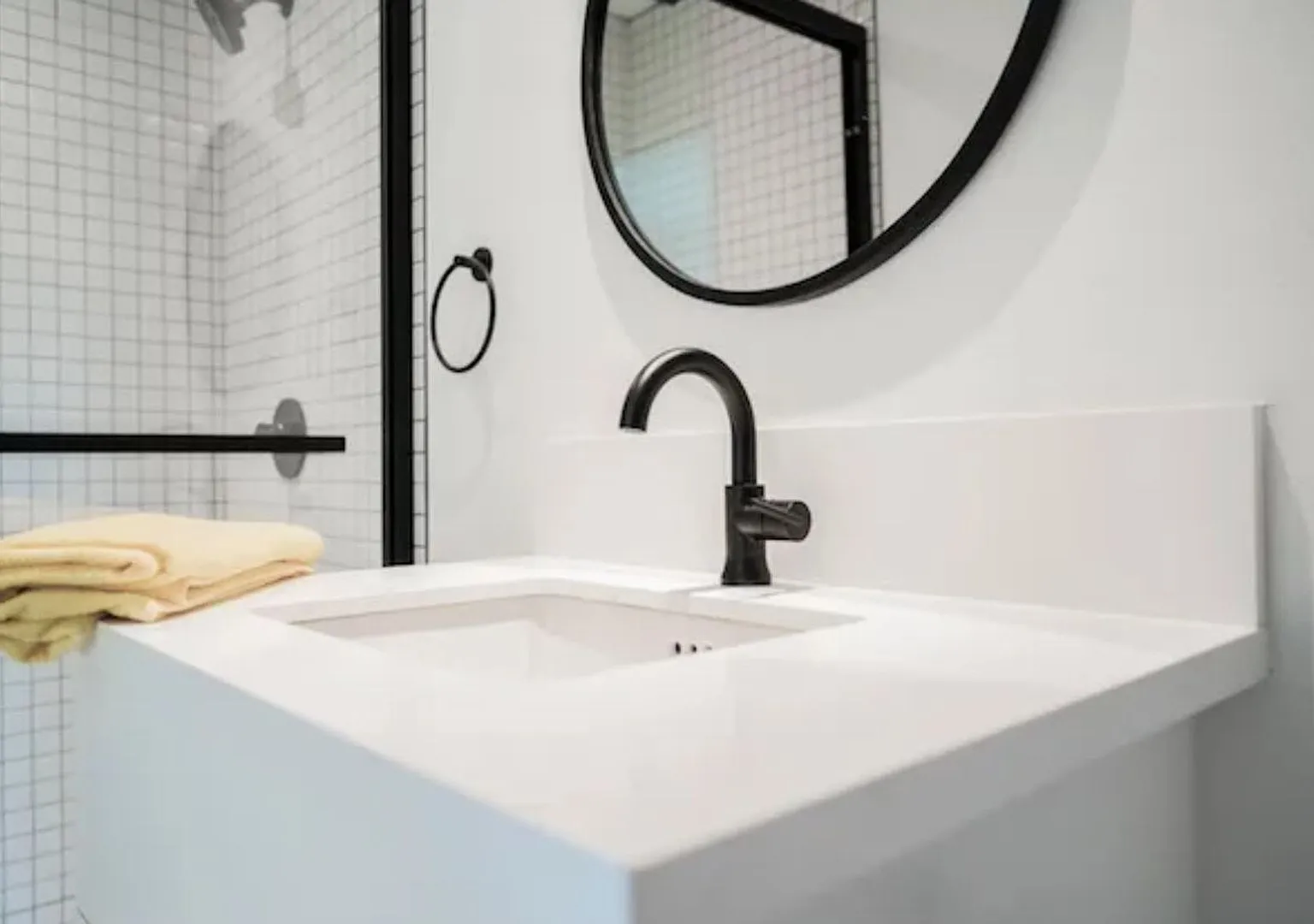 $500 Look & Lease Special! Fully Furnished Studio In Dtlv | All Utilities + Wi-Fi Included — Photo 4
