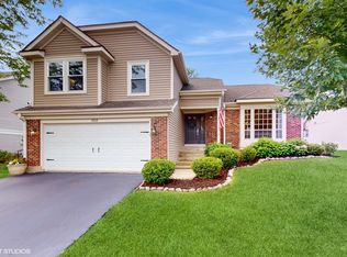 586 Shaker Ln, Lake Zurich, IL