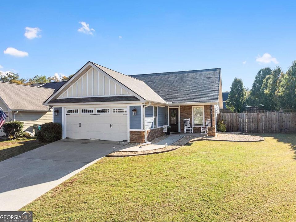 1st image of 204 Sugar Maple Dr
