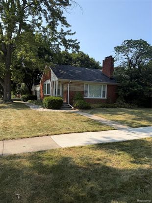 32305 Arlington Dr, Beverly Hills, MI 48025