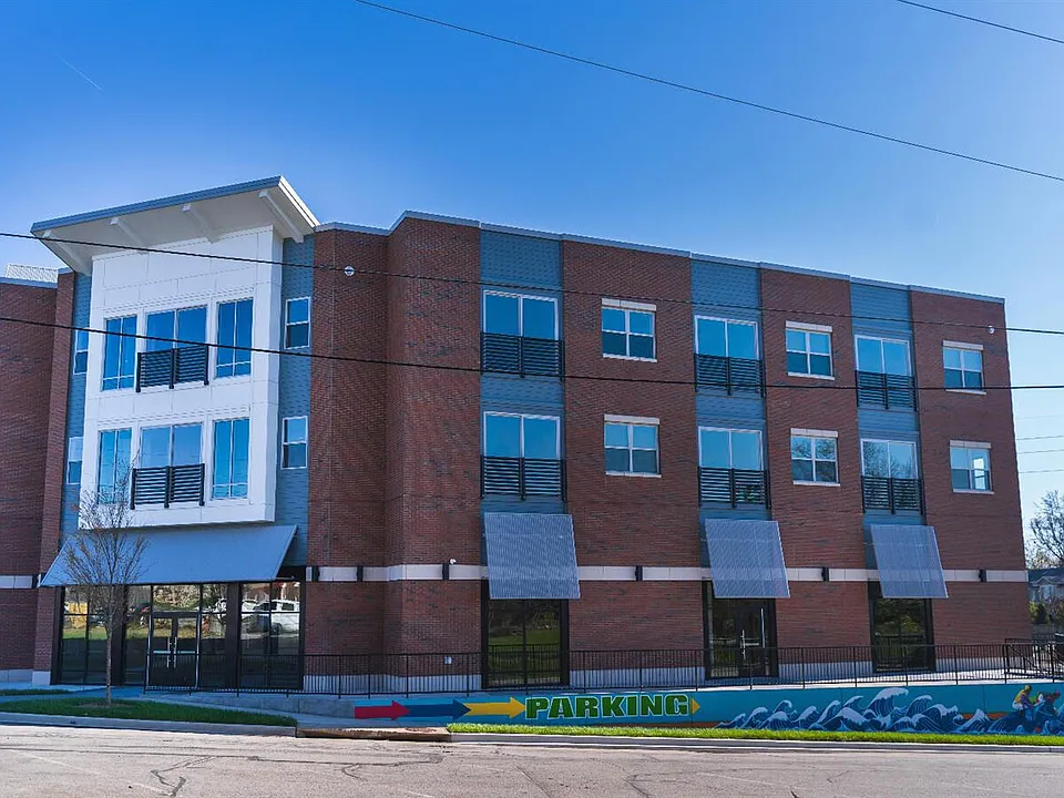 576 E 3rd #313