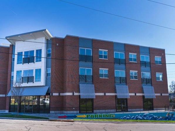 576 E 3rd St #211