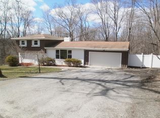 30 Merry Hill Rd, Poughkeepsie, NY 12603