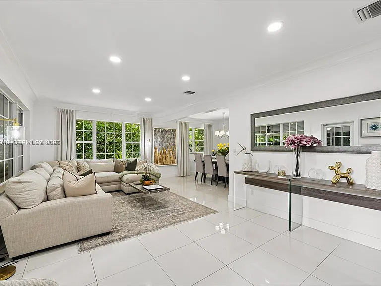 420 Aledo Ave — Photo 4
