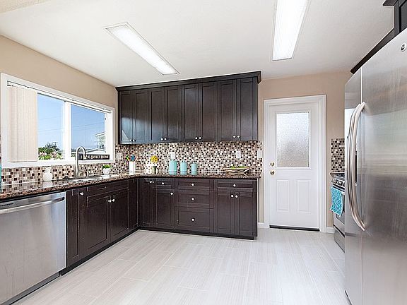 3rd image of 5049 Roscrea Ave