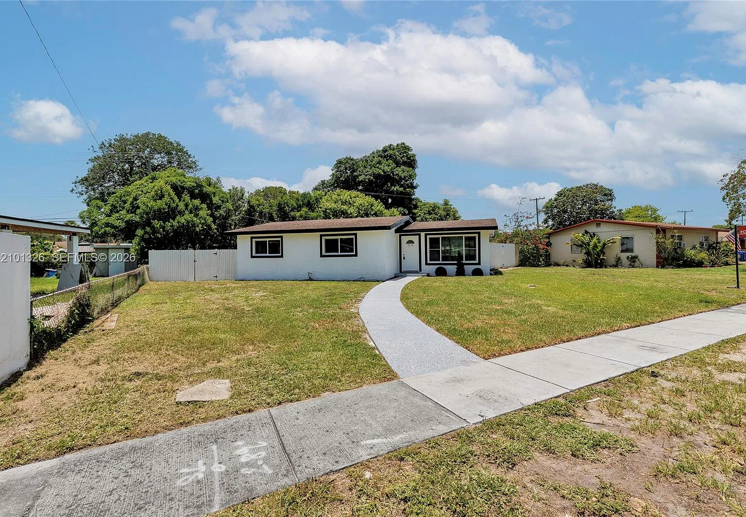 Lauderdale Villas — Photo 1