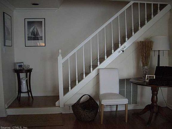 4th image of 30 Harbour Close