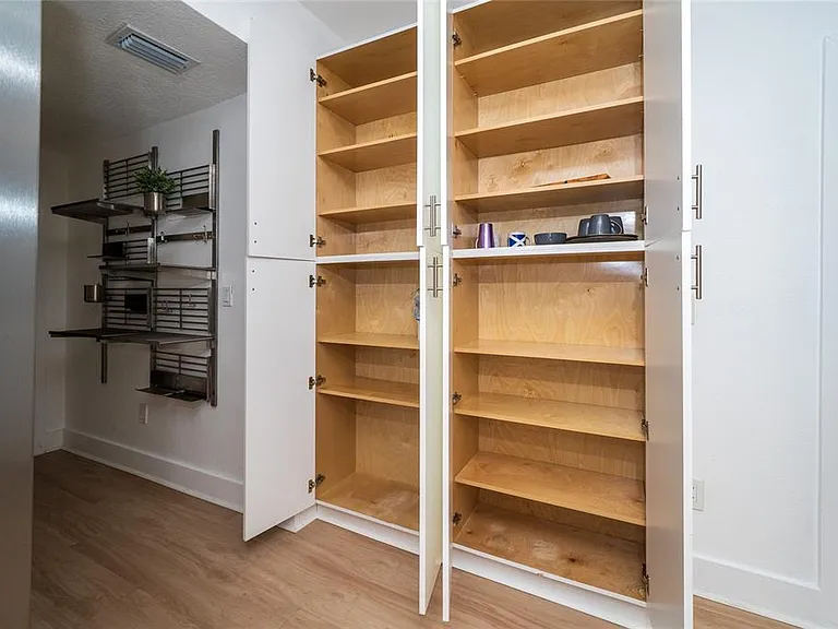 6704 N Taliaferro Ave — Photo 34