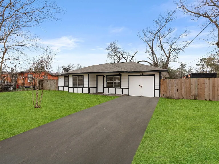 7938 Snowden St — Photo 1