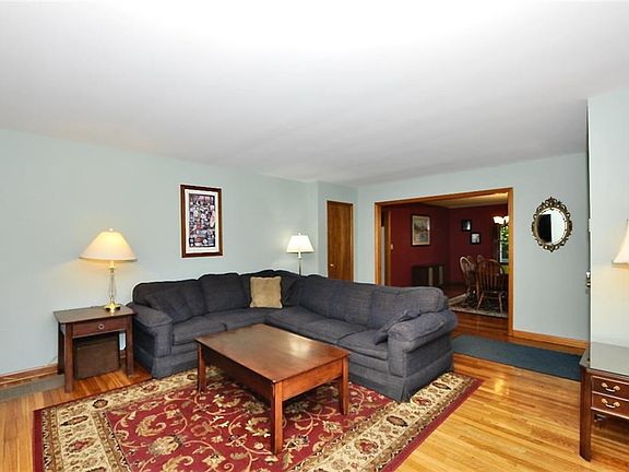 4th image of 2212 W 42nd St
